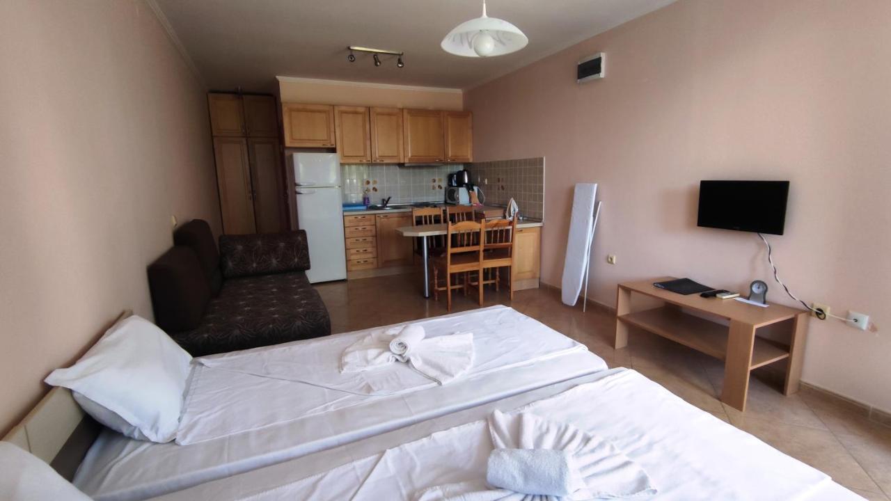 Marina Delfin Apartments - Top Location & Pet Friendly Sveti Vlas Exterior photo