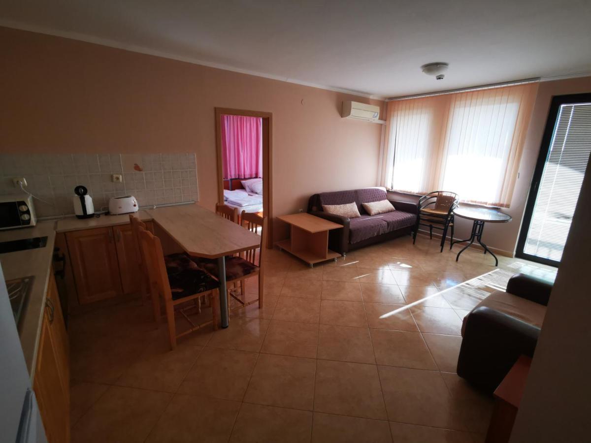 Marina Delfin Apartments - Top Location & Pet Friendly Sveti Vlas Exterior photo