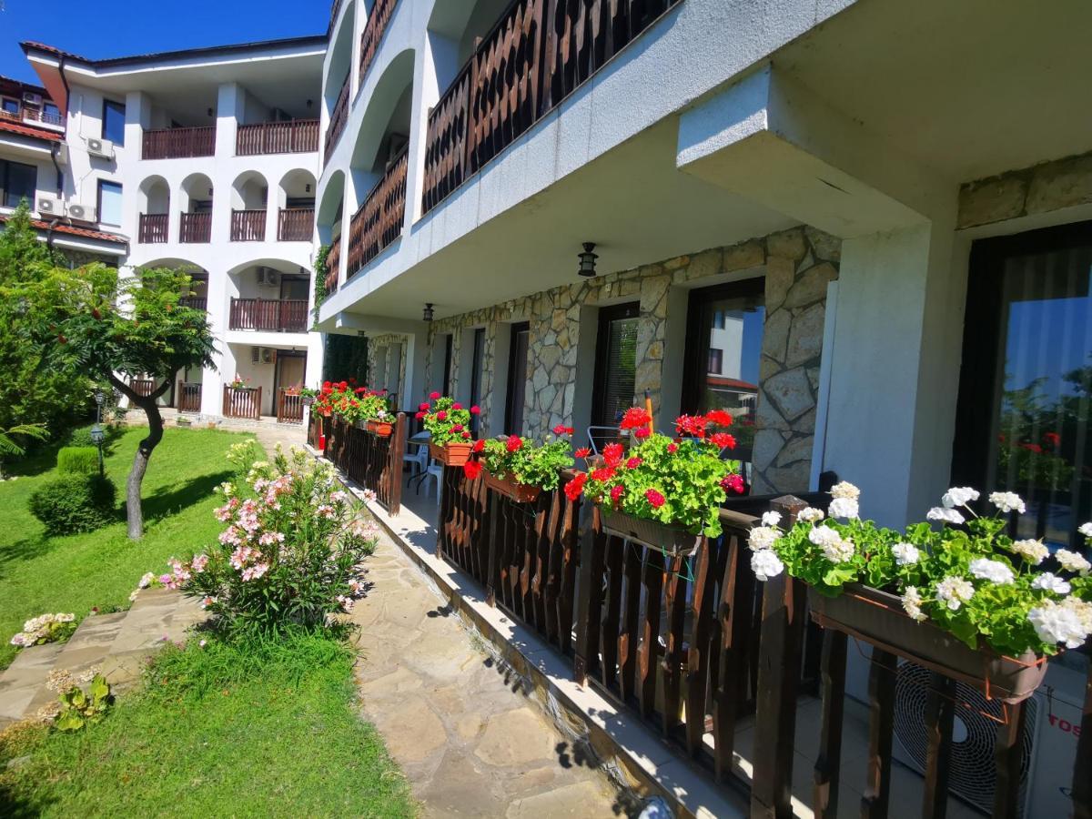 Marina Delfin Apartments - Top Location & Pet Friendly Sveti Vlas Exterior photo