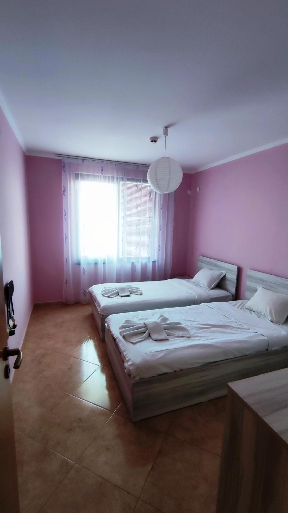 Marina Delfin Apartments - Top Location & Pet Friendly Sveti Vlas Exterior photo