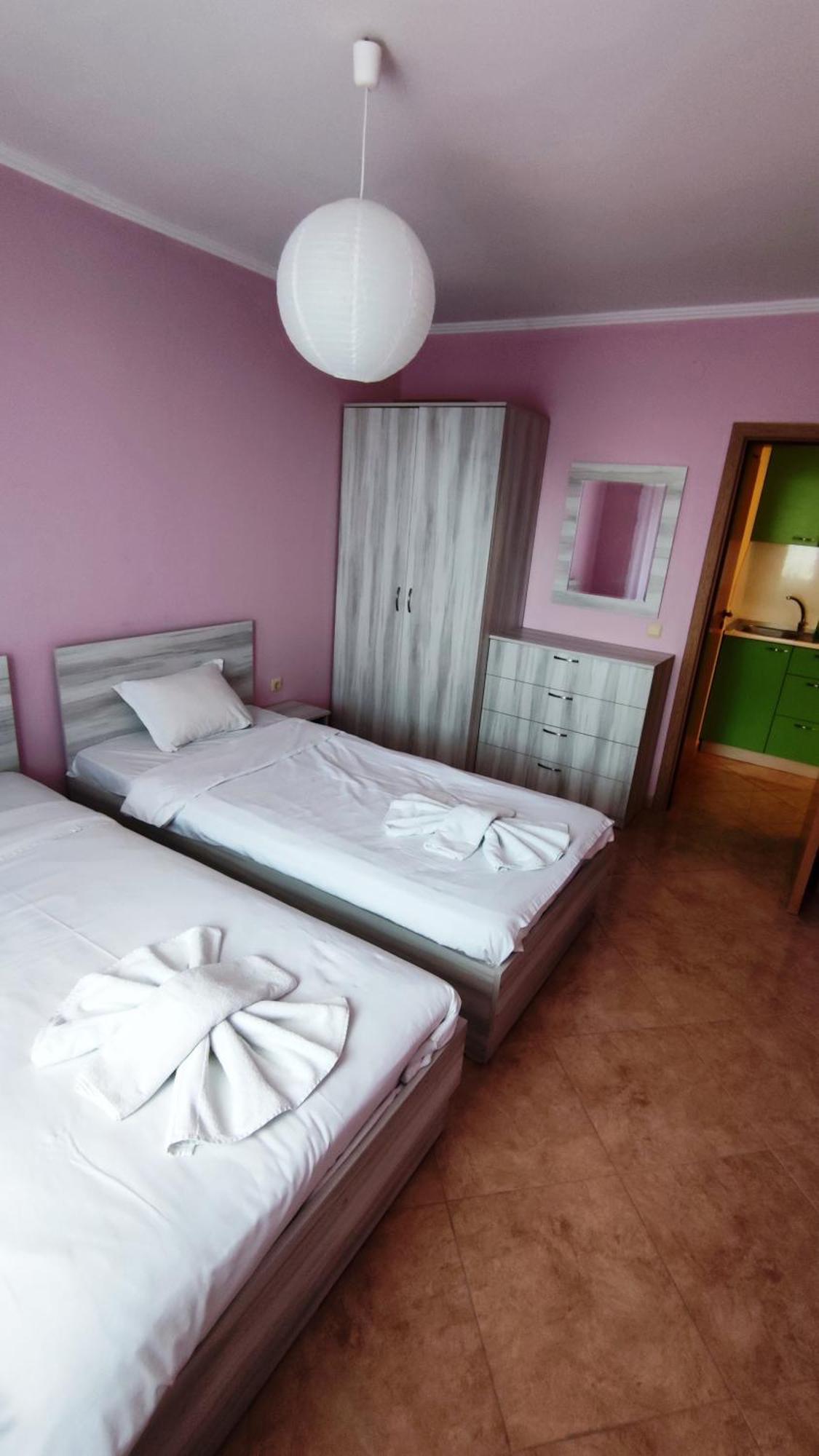 Marina Delfin Apartments - Top Location & Pet Friendly Sveti Vlas Exterior photo