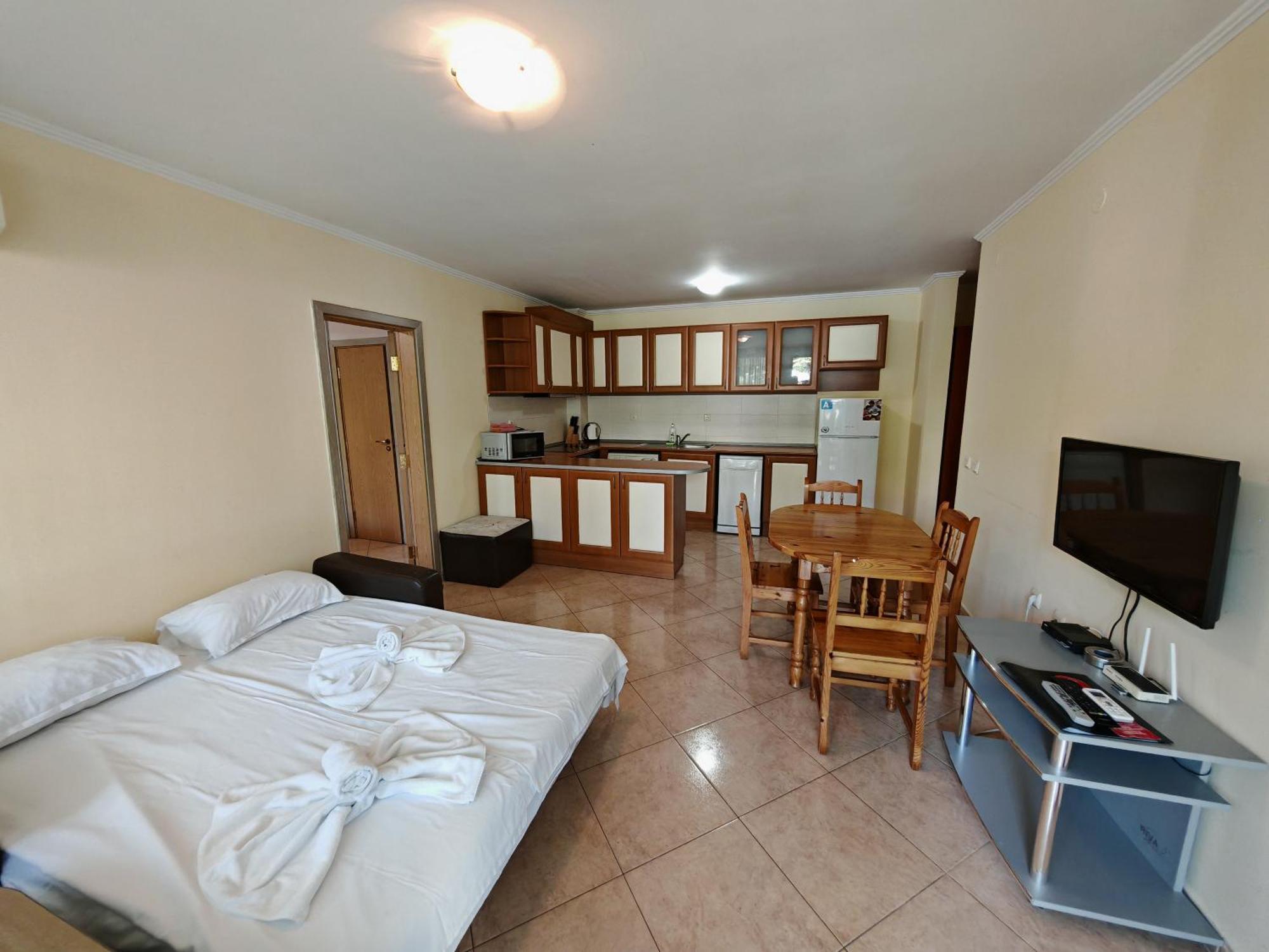 Marina Delfin Apartments - Top Location & Pet Friendly Sveti Vlas Exterior photo
