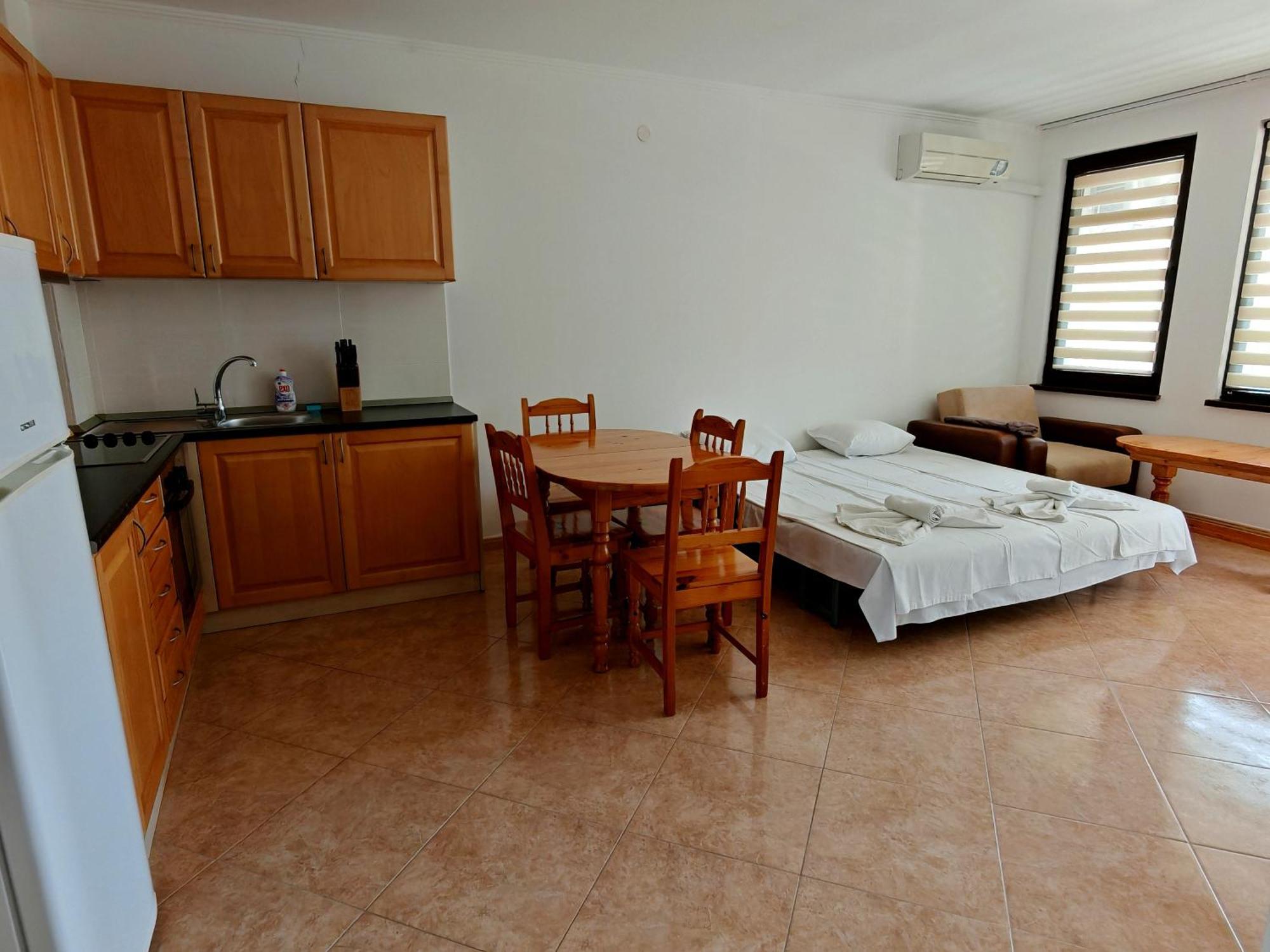 Marina Delfin Apartments - Top Location & Pet Friendly Sveti Vlas Exterior photo