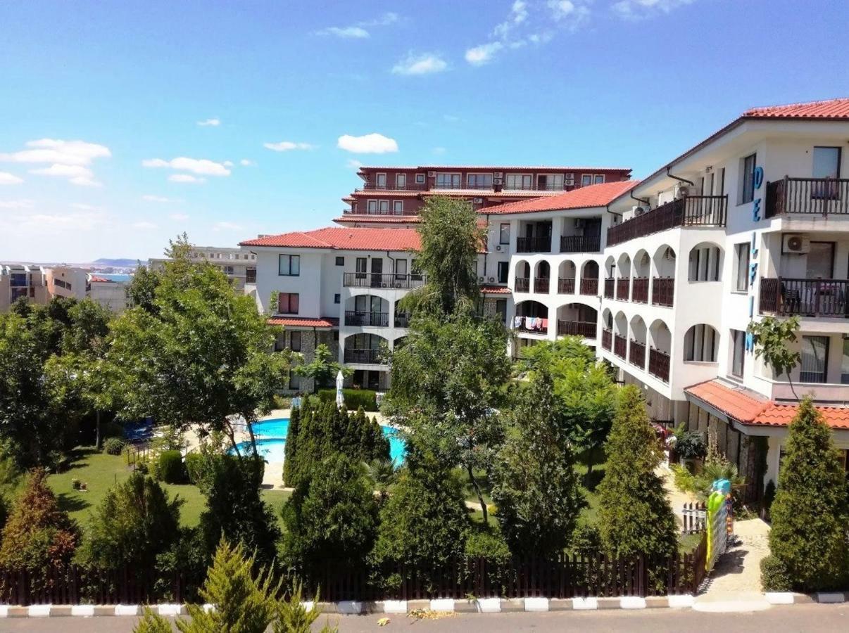 Marina Delfin Apartments - Top Location & Pet Friendly Sveti Vlas Exterior photo